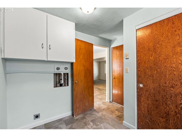 509 14TH St, Springfield, OR 97477