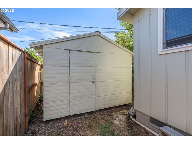 509 14TH St, Springfield, OR 97477
