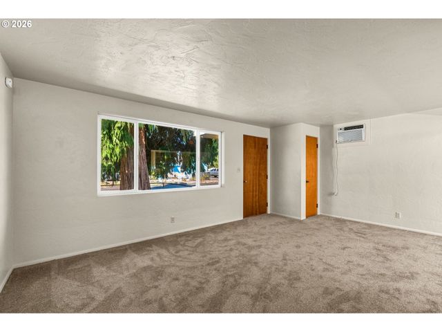 509 14TH St, Springfield, OR 97477