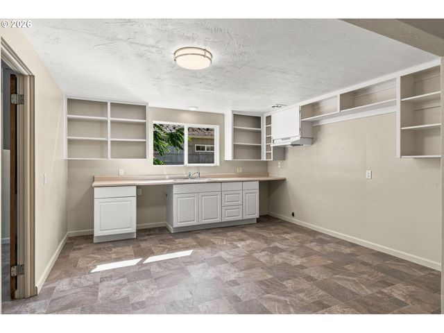 509 14TH St, Springfield, OR 97477