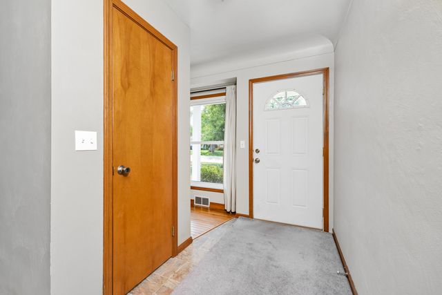 213 E Van Hoesen Boulevard, Portage City, MI 49002