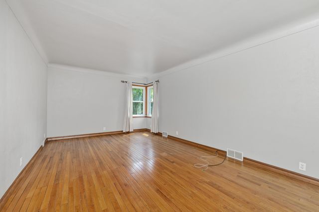 213 E Van Hoesen Boulevard, Portage City, MI 49002