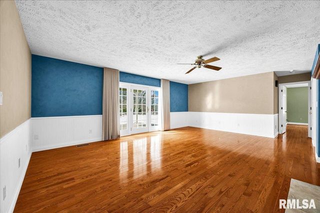 17215 N MANGOLD Road, Edelstein, IL 61526