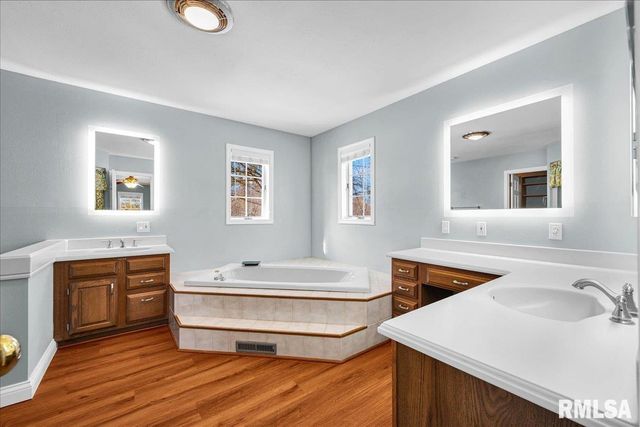 17215 N MANGOLD Road, Edelstein, IL 61526