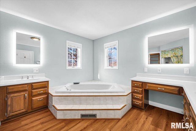 17215 N MANGOLD Road, Edelstein, IL 61526