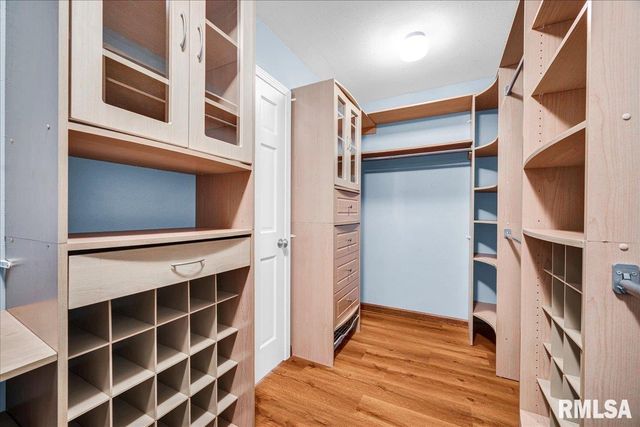 17215 N MANGOLD Road, Edelstein, IL 61526