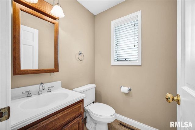 17215 N MANGOLD Road, Edelstein, IL 61526