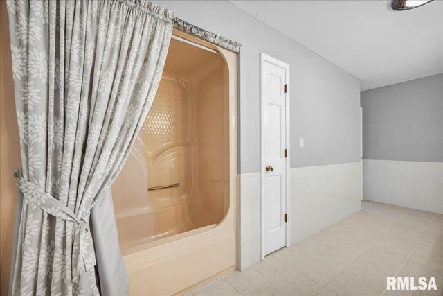 17215 N MANGOLD Road, Edelstein, IL 61526