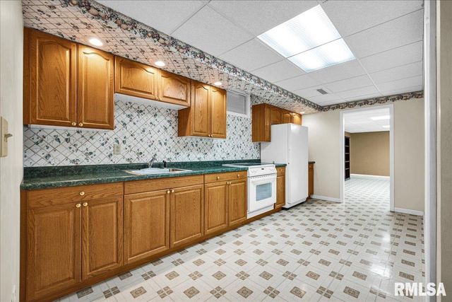 17215 N MANGOLD Road, Edelstein, IL 61526