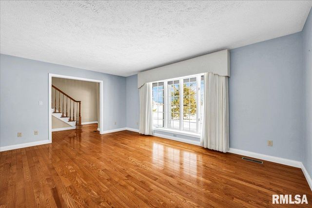 17215 N MANGOLD Road, Edelstein, IL 61526