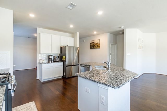 505 Prairie Grass Trail, Clute, TX 77531