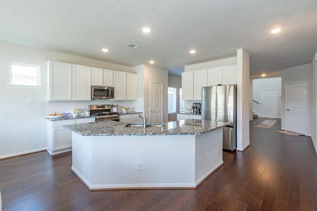 505 Prairie Grass Trail, Clute, TX 77531