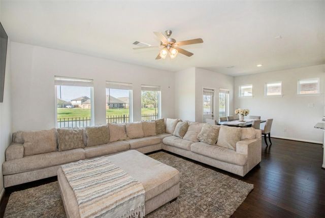 505 Prairie Grass Trail, Clute, TX 77531