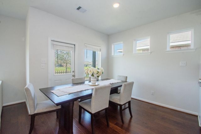 505 Prairie Grass Trail, Clute, TX 77531