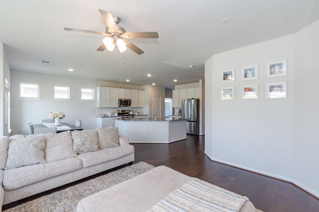 505 Prairie Grass Trail, Clute, TX 77531