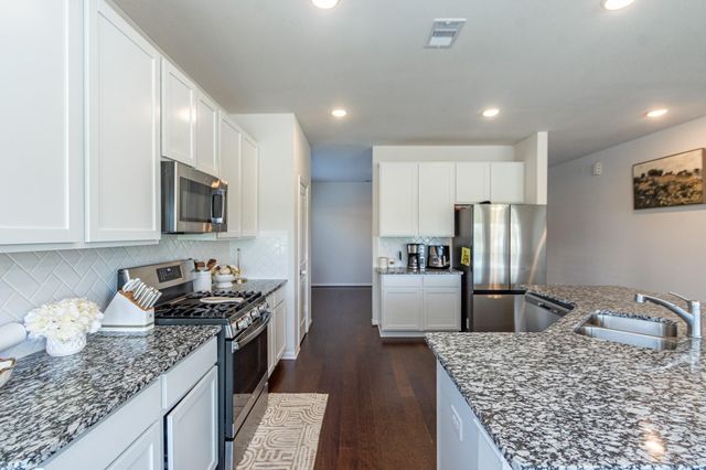 505 Prairie Grass Trail, Clute, TX 77531