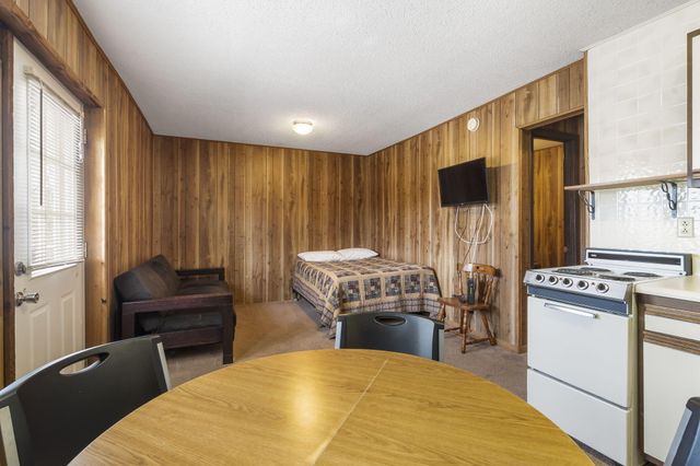 455 Eagle Drive, Reeds Spring, MO 65737