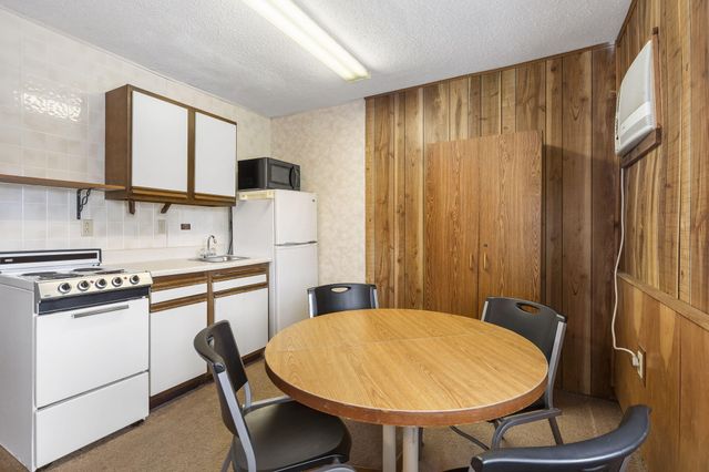 455 Eagle Drive, Reeds Spring, MO 65737