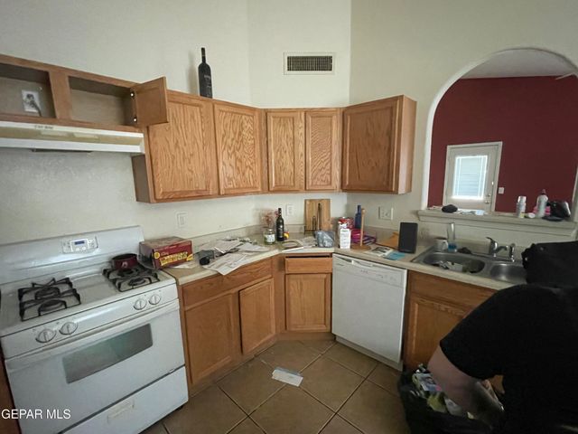 6016 Honeybee Court, El Paso, TX 79924