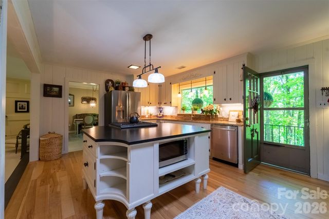 77 Oakwood Lane, Sylva, NC 28779