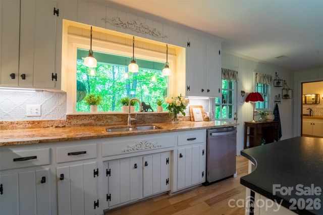 77 Oakwood Lane, Sylva, NC 28779