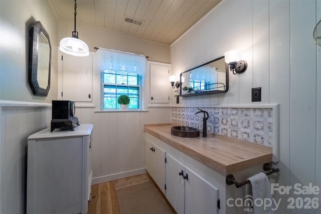 77 Oakwood Lane, Sylva, NC 28779