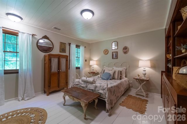 77 Oakwood Lane, Sylva, NC 28779