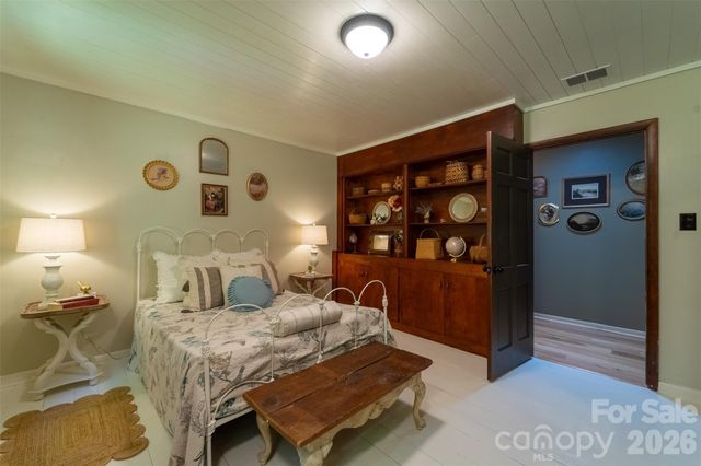 77 Oakwood Lane, Sylva, NC 28779