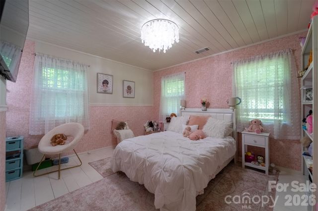 77 Oakwood Lane, Sylva, NC 28779
