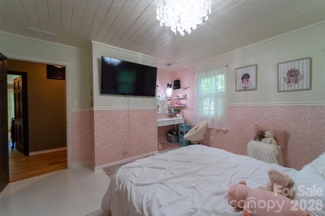 77 Oakwood Lane, Sylva, NC 28779