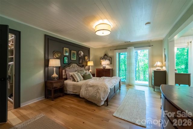 77 Oakwood Lane, Sylva, NC 28779