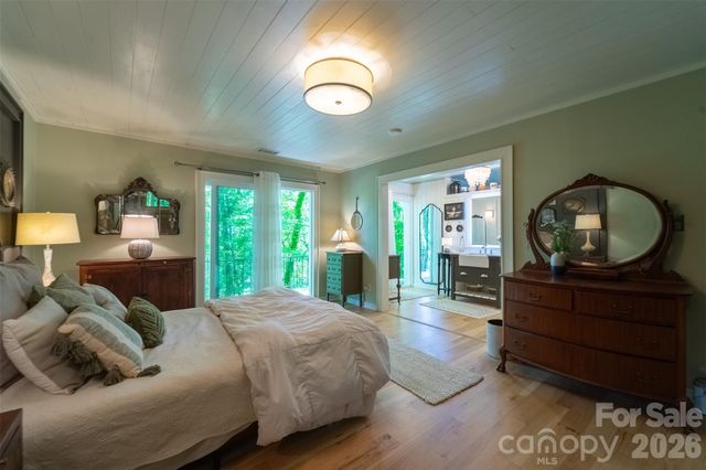 77 Oakwood Lane, Sylva, NC 28779