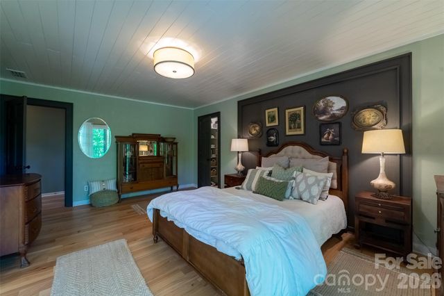 77 Oakwood Lane, Sylva, NC 28779