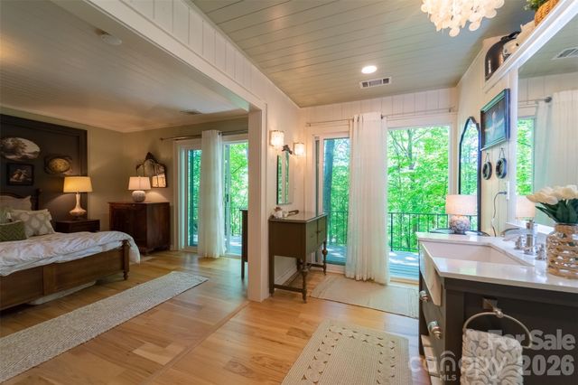 77 Oakwood Lane, Sylva, NC 28779