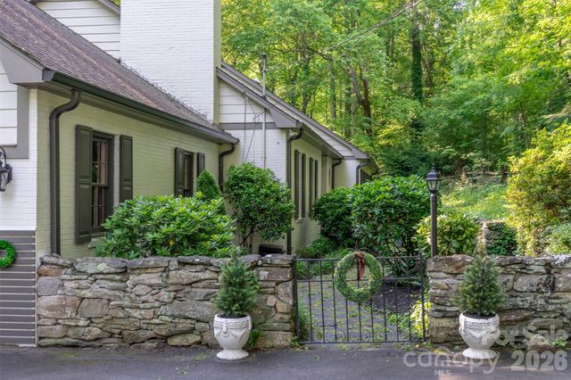 77 Oakwood Lane, Sylva, NC 28779