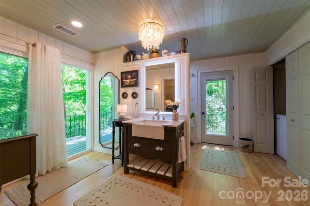 77 Oakwood Lane, Sylva, NC 28779