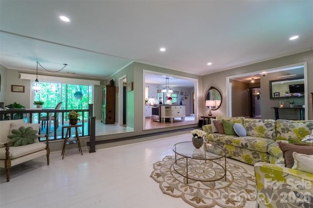 77 Oakwood Lane, Sylva, NC 28779