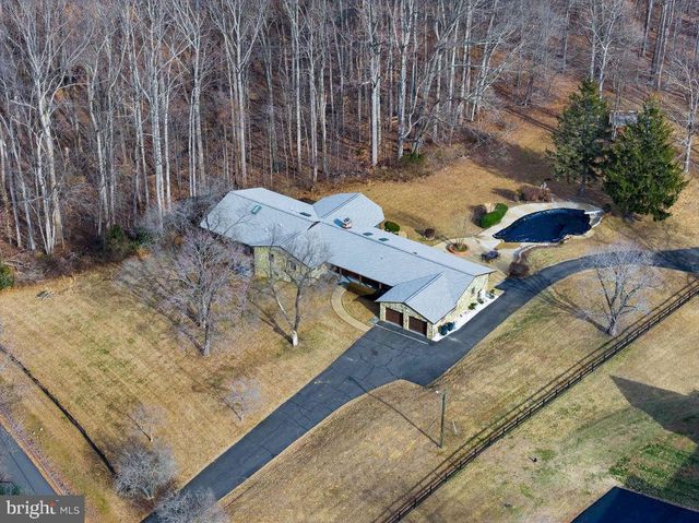 6713 BRIARCROFT ST, Clifton, VA 20124