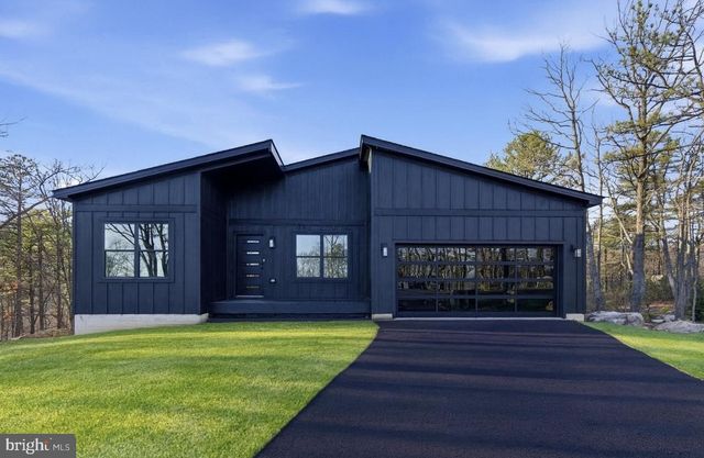 251 SACHEM HL, Hedgesville, WV 25427