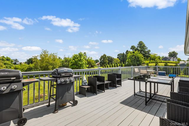 21 Meadow View Drive, Marlboro, NY 12542