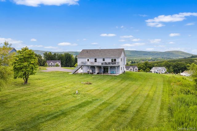 21 Meadow View Drive, Marlboro, NY 12542