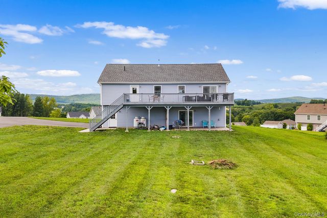 21 Meadow View Drive, Marlboro, NY 12542