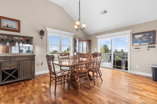 21 Meadow View Drive, Marlboro, NY 12542