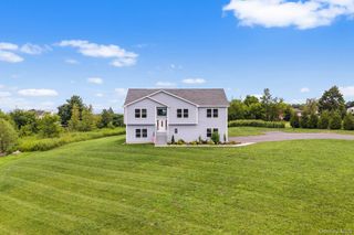 21 Meadow View Drive, Marlboro, NY 12542