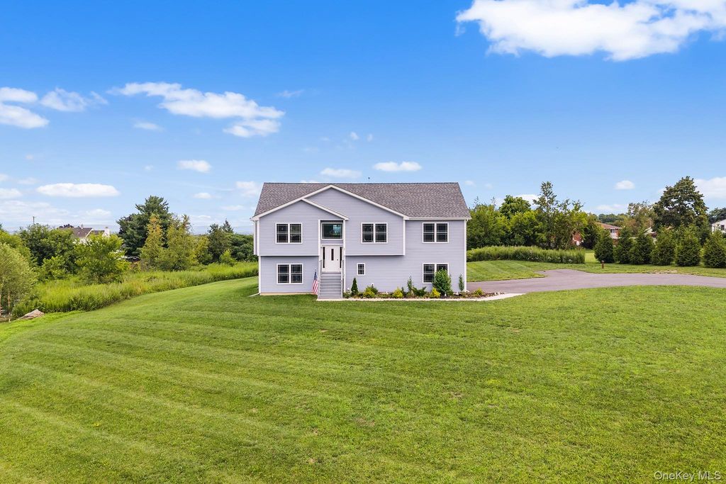 21 Meadow View Drive, Marlboro, NY 12542