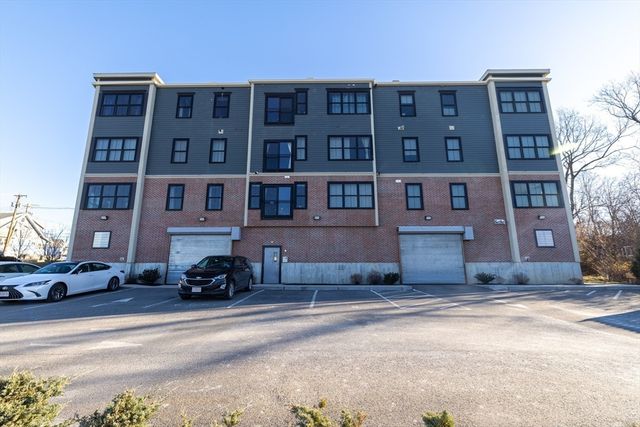 9 Independence Ave 307, Braintree, MA 02184