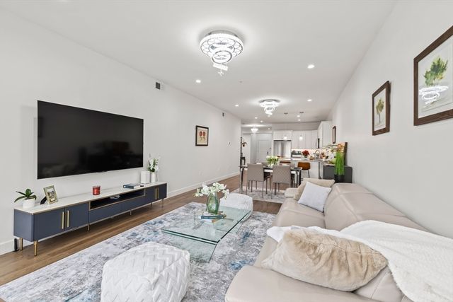 9 Independence Ave 307, Braintree, MA 02184