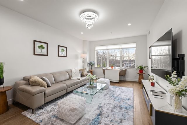 9 Independence Ave 307, Braintree, MA 02184