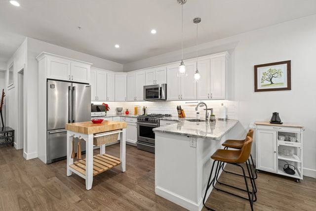 9 Independence Ave 307, Braintree, MA 02184