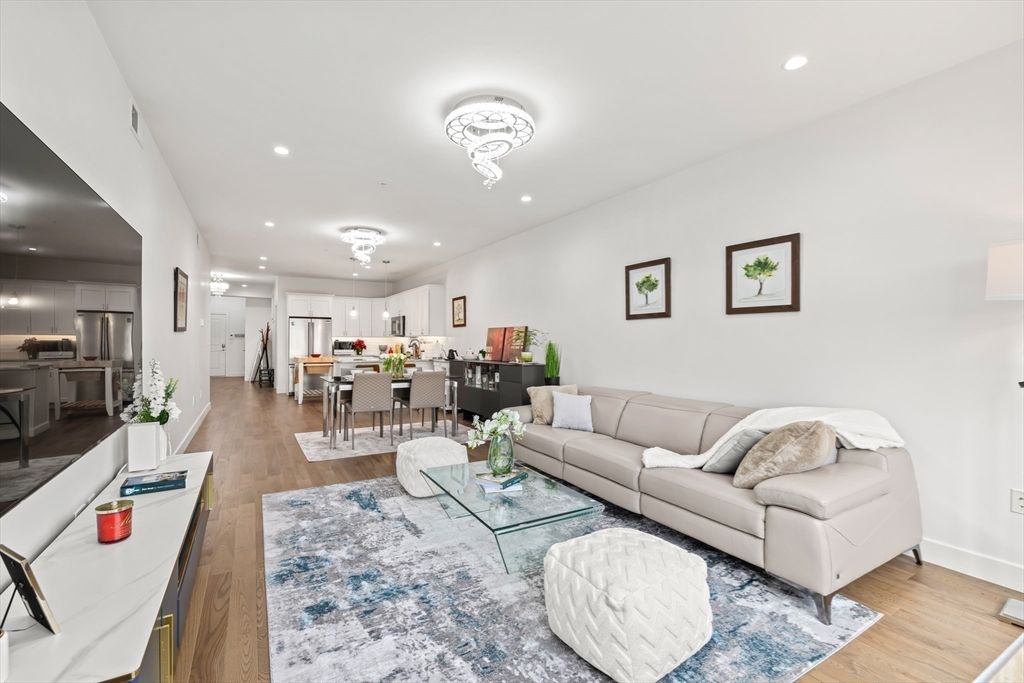 9 Independence Ave 307, Braintree, MA 02184